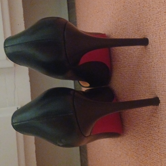 Christian Louboutin heels - Picture 2 of 3